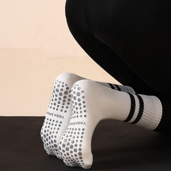 Wholesale Indoor Terry Skate Yoga Socks Mid Calf Cotton Grip Anti Slip Pilates Socks