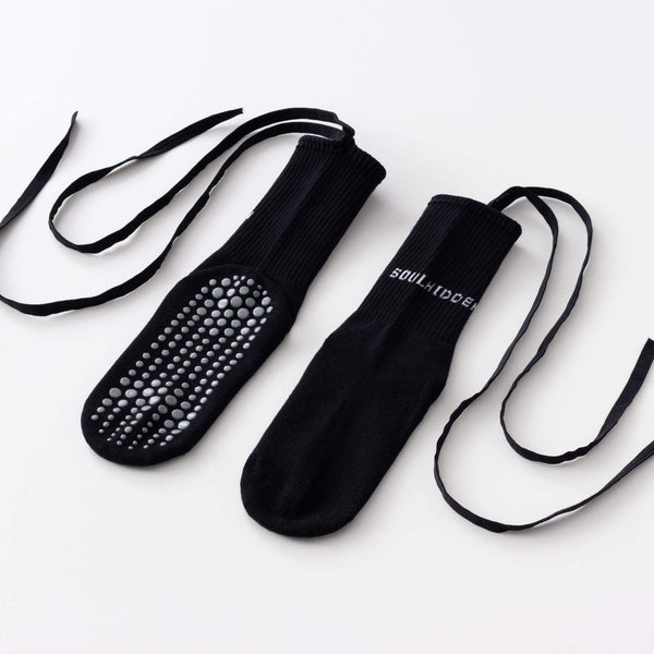 2025 Hot Selling Ins Styles Ladies Medium Tube Yoga Pilates Socks Custom Non-Slip Cotton Grip Knitted Ballet Socks with Straps