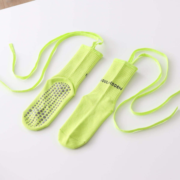 2025 Hot Selling Ins Styles Ladies Medium Tube Yoga Pilates Socks Custom Non-Slip Cotton Grip Knitted Ballet Socks with Straps