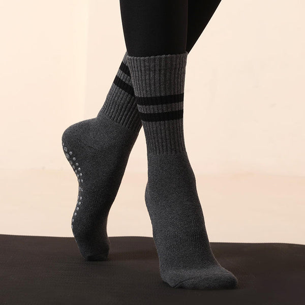 Wholesale Indoor Terry Skate Yoga Socks Mid Calf Cotton Grip Anti Slip Pilates Socks