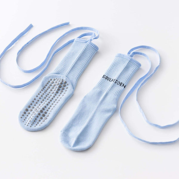 2025 Hot Selling Ins Styles Ladies Medium Tube Yoga Pilates Socks Custom Non-Slip Cotton Grip Knitted Ballet Socks with Straps