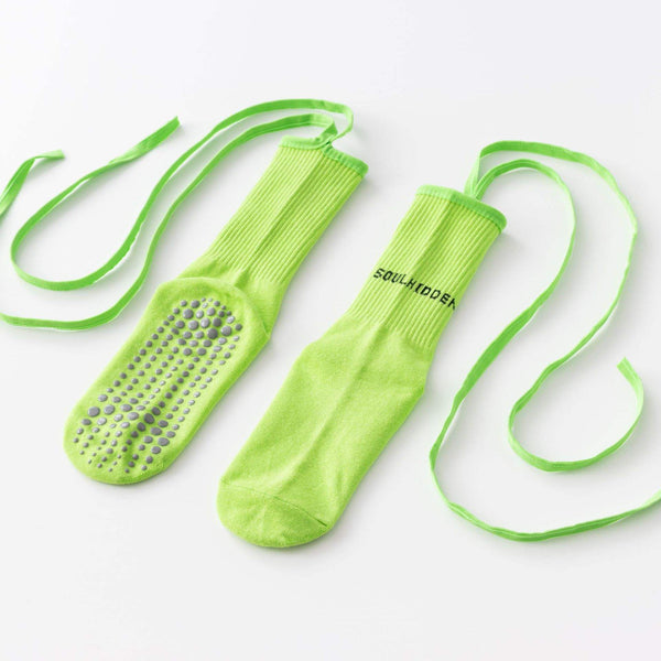 2025 Hot Selling Ins Styles Ladies Medium Tube Yoga Pilates Socks Custom Non-Slip Cotton Grip Knitted Ballet Socks with Straps