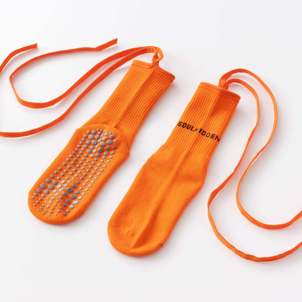 2025 Hot Selling Ins Styles Ladies Medium Tube Yoga Pilates Socks Custom Non-Slip Cotton Grip Knitted Ballet Socks with Straps