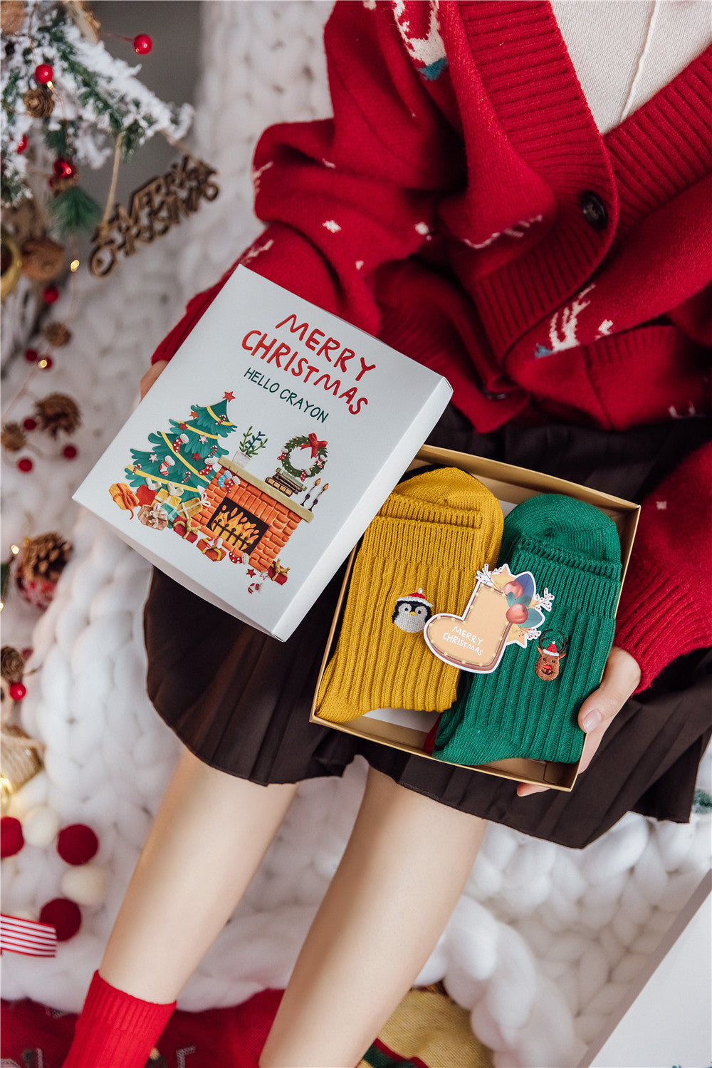 4 Pairs Santa Claus Deer Cartoon Logo Embroidered Socks Men Unisex Xmas Knitted Christmas Socks Gift Box